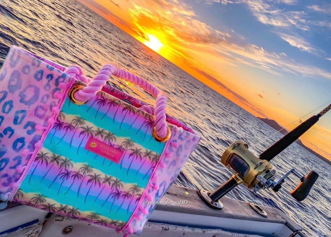 Moco Lima Hawaiiさんのインスタグラム写真 - (Moco Lima HawaiiInstagram)「Pink Leopard Tote bag, Made by Moco  #leopard#pink#totebag#handmade#madeinhawaii#sunset#ocean#awesome#amazing#super#beautifulday#waves#breeze#freshair#respectnature#beautifulearth#natural#nature#mocolimahawaii#designer#mylife#photocredit @photos_by_todd  #波#海#冬#夕陽#モコリマハワイ#ハワイ#ハワイ好き#ハワイロス」2月25日 13時05分 - mocolimahawaii