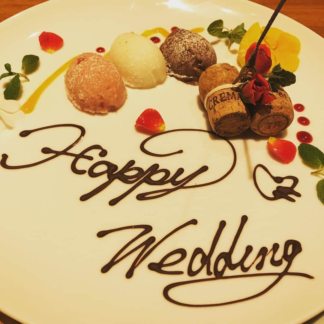 のインスタグラム：「……… まさかのまさか… お店からの✨サプライズ〜🥺🎂 #焼肉ジャンボ　さん、粋な計らい有難うございます❤️ ・ お店予約の際に、お知り合いの方にお願いしたのですが🍽こんなサービスまで✨✨久しぶりに、美味しいお肉を食べられただけでも幸せいっぱいだったのですが…もうお腹も心も幸せで満たされちゃいました❤️心よりありがとうございました✨落ち着いたら、是非またお伺いさせて頂きますね✨ ・ #thankyou #yakinikujumbo #special #surprise #wedding  #heartful #memory」