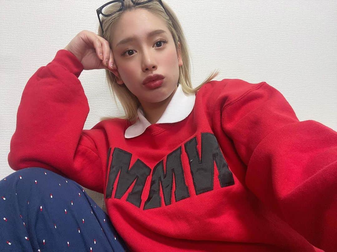 acaneのインスタグラム：「・ 人の意見はあくまで参考に。 自分の意思を尊重して。ね。  そうしないと後から 人のせいにしがちやから。  自分も気をつけよう。  それにしても まなぶさん @manaboo1879 の お洋服かわいいなあ〜。☺️」