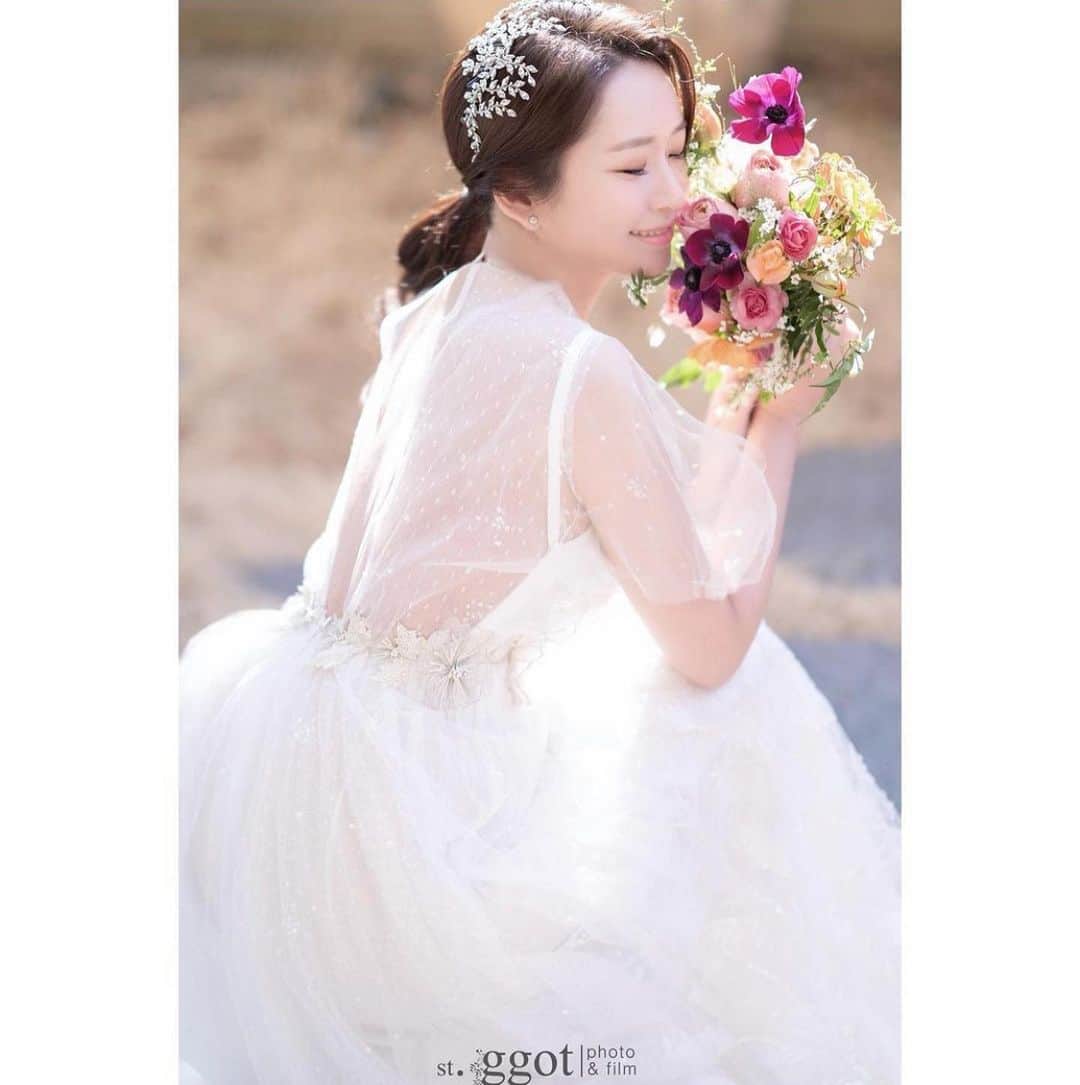 SOYOO BRIDALさんのインスタグラム写真 - (SOYOO BRIDALInstagram)「.  [ SOYOO Bridal x Marco&Maria ]🏷   #beautiful_soyoo_bride✨#가봉스냅 #소유브라이덜   planning @wedding_shin_laciel @laciel.co.kr💫  photo @st.ggot 📷  makeup @kimchungkyung_hairface 💄」2月25日 13時12分 - soyoobridal_official