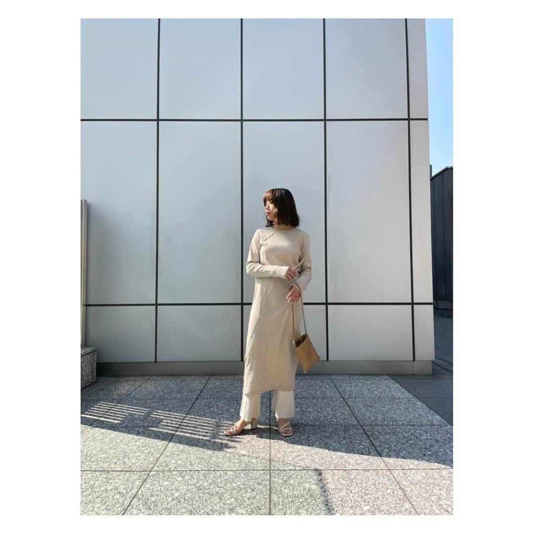 ETRÉ TOKYO ストアさんのインスタグラム写真 - (ETRÉ TOKYO ストアInstagram)「@etretokyo﻿ ﻿ Staff：ルミネ新宿店 ﻿ Misaki 156cm【@etretokyo_misaki】﻿ ﻿ 《 NEW ARRIVAL 》﻿ ﻿  #メローデザインワンピース ￥15,400 着用:BEIGE  #フレアリブニットレギンス ￥13,200 着用:IVORY  _______________________________________﻿ ルミネ新宿店ではルミネカード会員様限定で﻿ 店舗通販も可能となっております。﻿ 緊急事態宣言期間中のみ新作日から店舗通販を承ります。﻿ 全商品5%オフ、送料無料（対象地域限定）﻿ にてご利用頂けます。﻿ 詳細はルミネ新宿店（03-5989-0979）まで﻿ お問い合わせください。﻿ ﻿ #etretokyo #etre #fashion #etretokyoshinjuku #mydaysmyetre #etre#2021ETRE_SS#SS﻿ エトレ #エトレトウキョウ #ルミネ新宿2 #ルミネ#ルミネ新宿店 カットワンピース」2月25日 13時12分 - etretokyo_store