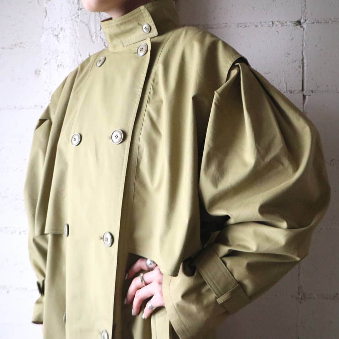 吉祥寺 古着屋 Orfeoのインスタグラム：「. Yellow Design Trench Coat  #orfeo #kichijoji #tokyo #vintage #used #fashion #coordinate #outfit . . .  お問い合わせはインスタグラムのプロフィール掲載のメールアドレスにお願いいたします。コメント、DMでのお問い合わせは受け付けておりませんのでご了承ください。 ONLINE SHOPの商品も店頭にてご購入頂けます。気になる商品がございましたらスタッフにお声掛けください。 . 新型コロナウィルス感染症予防対策を徹底して営業しております。 ご来店の際はマスク着用、手指消毒にご協力ください。」