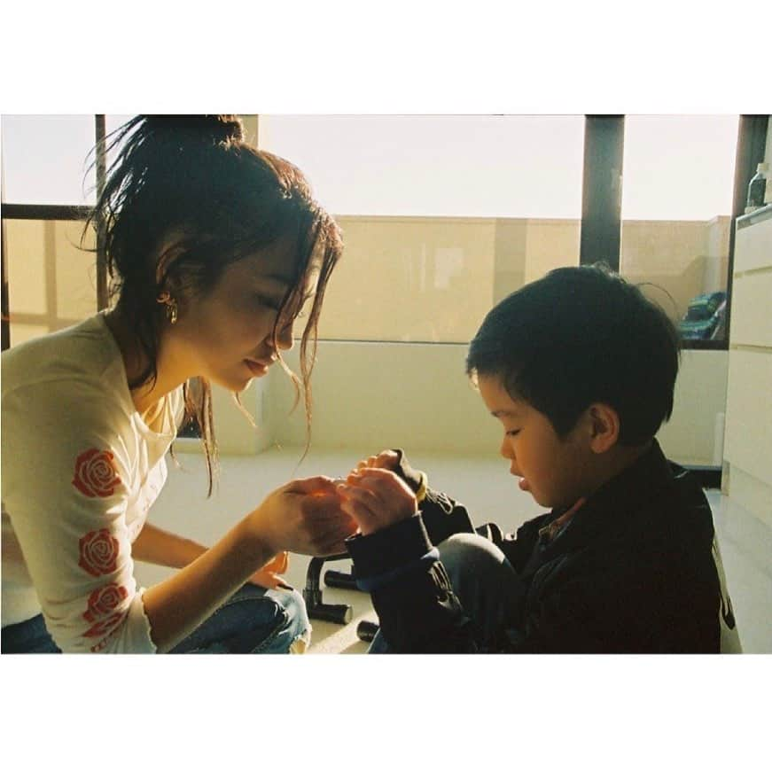 RIEHATAさんのインスタグラム写真 - (RIEHATAInstagram)「i promise  i love you i protect you forever  -mommy」2月25日 13時23分 - riehata