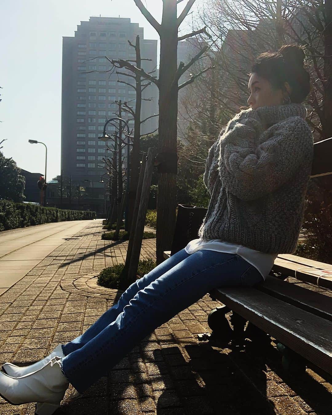 日下裕江のインスタグラム：「アウターが要らなかった日❀.*･ﾟ  また寒さが戻って来た🍃  また20℃くらいに ならないかな♡  #アウターが要らなかった日 #ポカポカ陽気 #暖かい #幸せ  #早くもっと暖かくなれ」