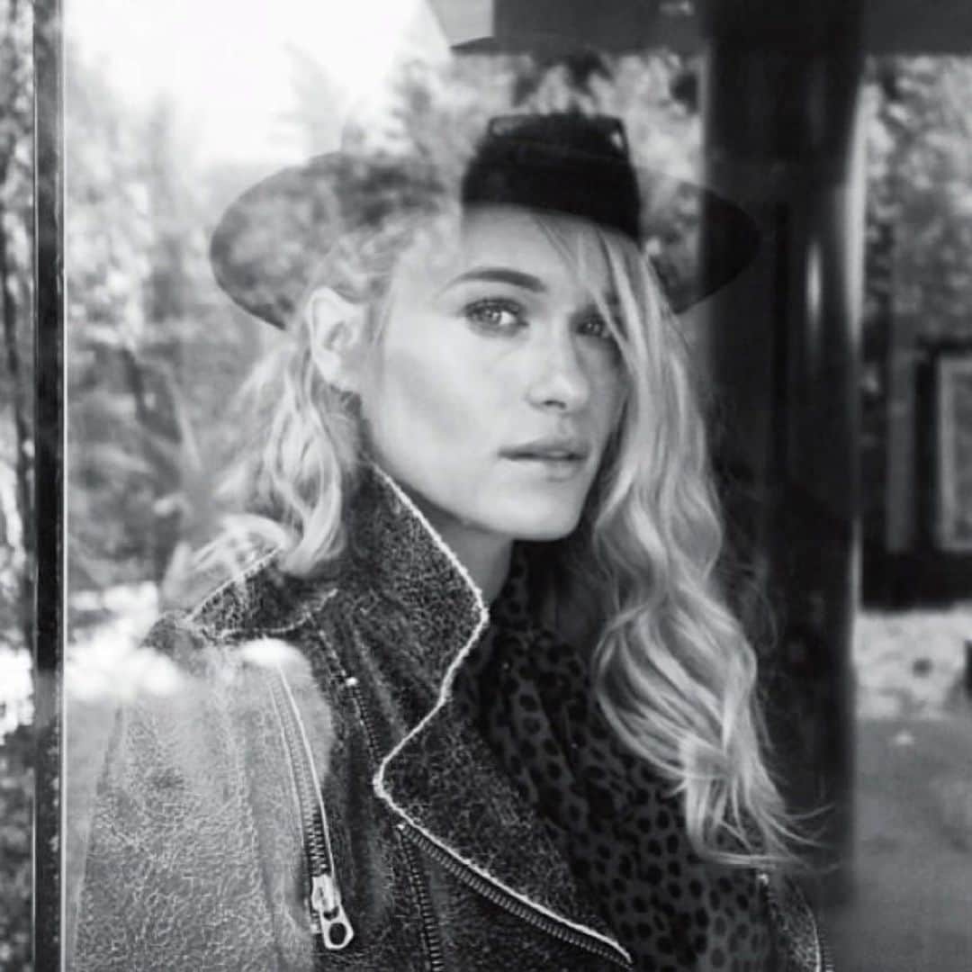 レヴェン・ランビンのインスタグラム：「2013 🥺 @malibumag」