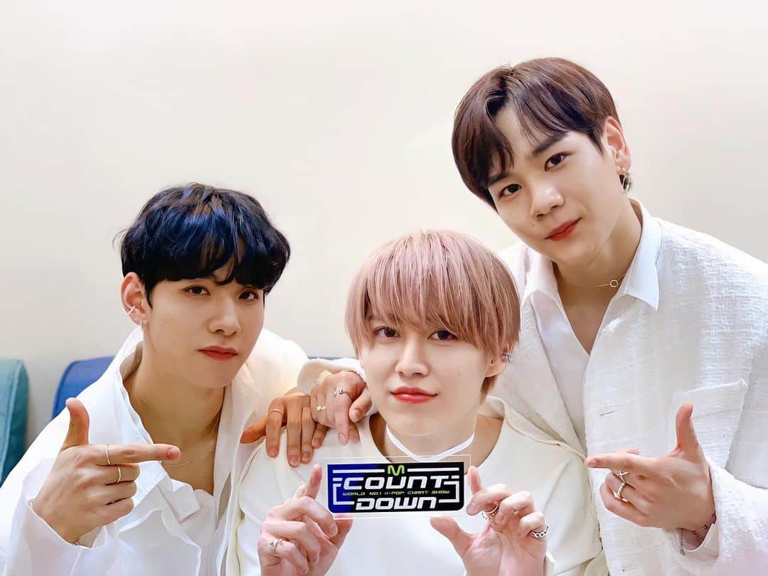 のインスタグラム：「⭐️빛 of 빛⭐️글로벌 루키 JO1이 엠카 시청자분들께 인사드립니다! JO1이 쏘아올린 작은 빛이 전 세계에 닿는 날! 바로 오늘🤩 오늘 엠카 본방사수하면 #JO1 만날 수 있어요. #엠카 #오늘저녁6시 • • 🇯🇵 DON'T FORGET TO FOLLOW 🤴🏻 UPDATE OF MAMEHARA ISSEI ➖➖➖➖➖➖➖➖➖➖➖➖➖ #Mameharaissei #mameissei #mamehara #issei #豆原一成 #okayama #produce101japan #produce101jp  #produce101season2 #produce48 #producex101 #IOI #WANNAONE #IZONE #X1 #JO1 #protostar #japan」