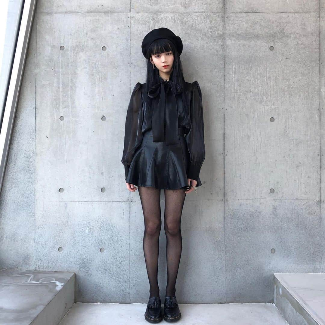 ゆらさんのインスタグラム写真 - (ゆらInstagram)「今日の20:00に私がセレクトするお洋服のショップがオープンします😉 写真に写ってるのもセレクトの物です またその時間くらいに浮上します😬🪥☁️」2月25日 13時38分 - yura_pk