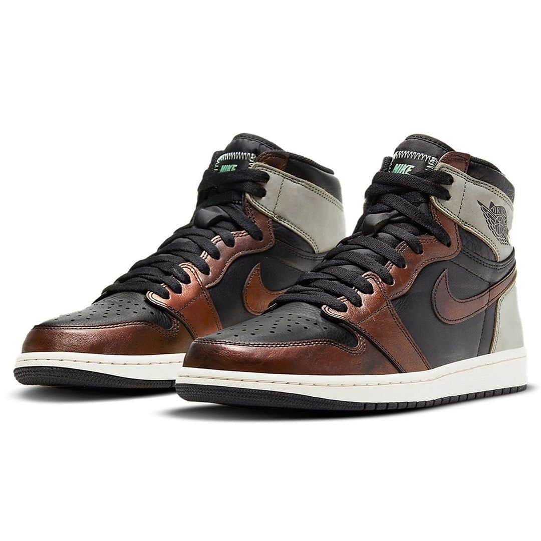 HYPEBEASTさんのインスタグラム写真 - (HYPEBEASTInstagram)「@hypebeastkicks: @nike has unveiled an official look at the Air Jordan 1 Retro High OG “Light Army.” Centered around a unique metallic finish, the shoe features a bronze tone that pairs interestingly with the “Black/Light Army” leather upper base. Rounding up the design is hits of “Mint Green” and a “Sail” hued midsole that’s paired with a contrasting black rubber outsole. It’s currently set to release March 10 for $170 USD.⁠⁠ Photo: Nike」2月25日 13時51分 - hypebeast