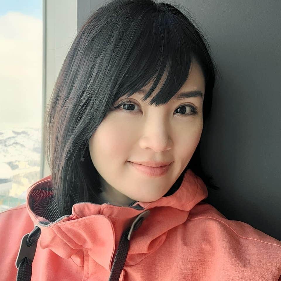三宅裕子のインスタグラム：「今日も寒いー❄⛄  でもスキー場はベストシーズン！  *.゜｡:+*.゜｡:+*.゜｡:+*.゜ #山梨県 #サンメドウズ清里スキー場 @sunmeadows3302 人工雪なのでいつでも安心！ 初心者でも滑りやすいです*°♡  #新潟県 #石打丸山スキー場 @ishiuchimaruyama #スマートなアウトドア #スノードーム もあるのでスキー、スノボをしないという方も楽しめます！ 【CM】 https://youtu.be/ssvGR_A5WNk  両方とも手ぶらで行けるしご飯もおいしい🍴💓  *.゜｡:+*.゜｡:+*.゜｡:+*.゜  是非チェックしてみてくださいね！  #スキー場 #広告モデル #イメージモデル #tokyolife  #tokyomodel  #japanesemodel #japanesefashion  #うさぎ好きさんと繋がりたい  #ボブヘア #ボブ #モデル #ママモデル」