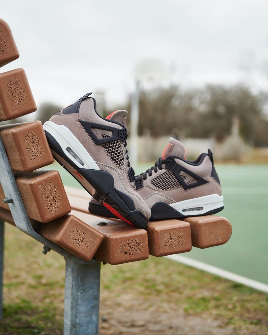 Foot Lockerのインスタグラム：「Don't 💤  #Jordan Retro 4 'Taupe Haze' drops Saturday 2/27. Men's + Kids sizes.」