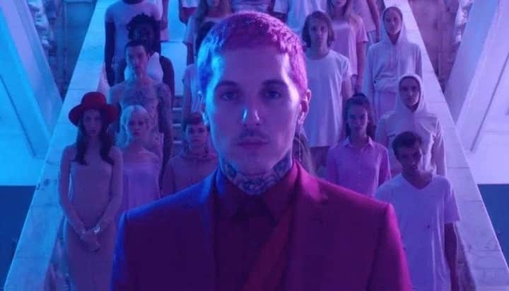 Rock Soundのインスタグラム：「Bring Me The Horizon's massive track 'MANTRA' is now certified Silver in the UK, the equivalent of 200,000 sales.   It's the first song off of their 2019 album 'amo' to reach the milestone.」