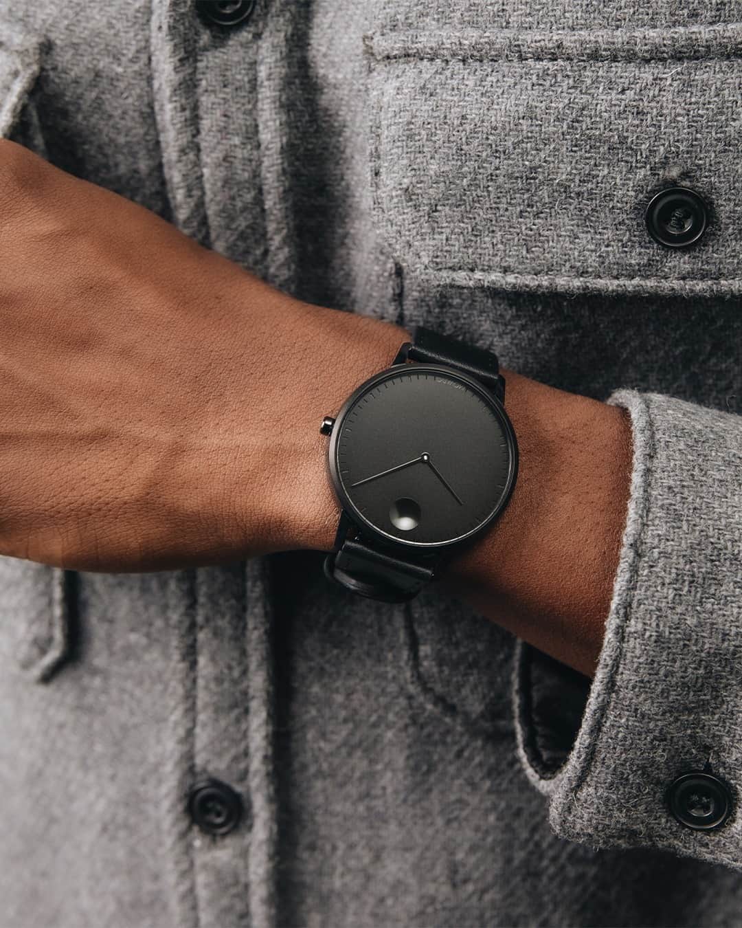 モバードのインスタグラム：「Meet your latest obsession. This striking all black #MovadoFace piece will complete any look. Check out the full Face collection on Movado.com today.」
