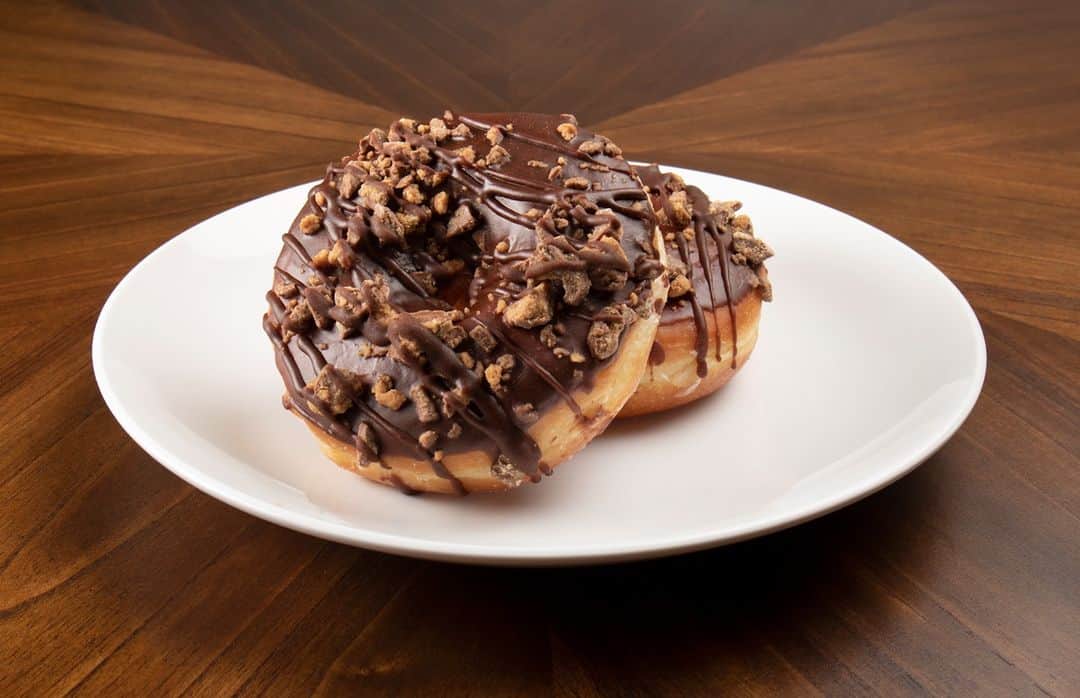 Zippy's Restaurantsのインスタグラム：「Pair our Reese's Peanut Butter Donut with a nice cup of coffee and #HumpDay will feel that much closer to the weekend. #goodfood #goodmood」