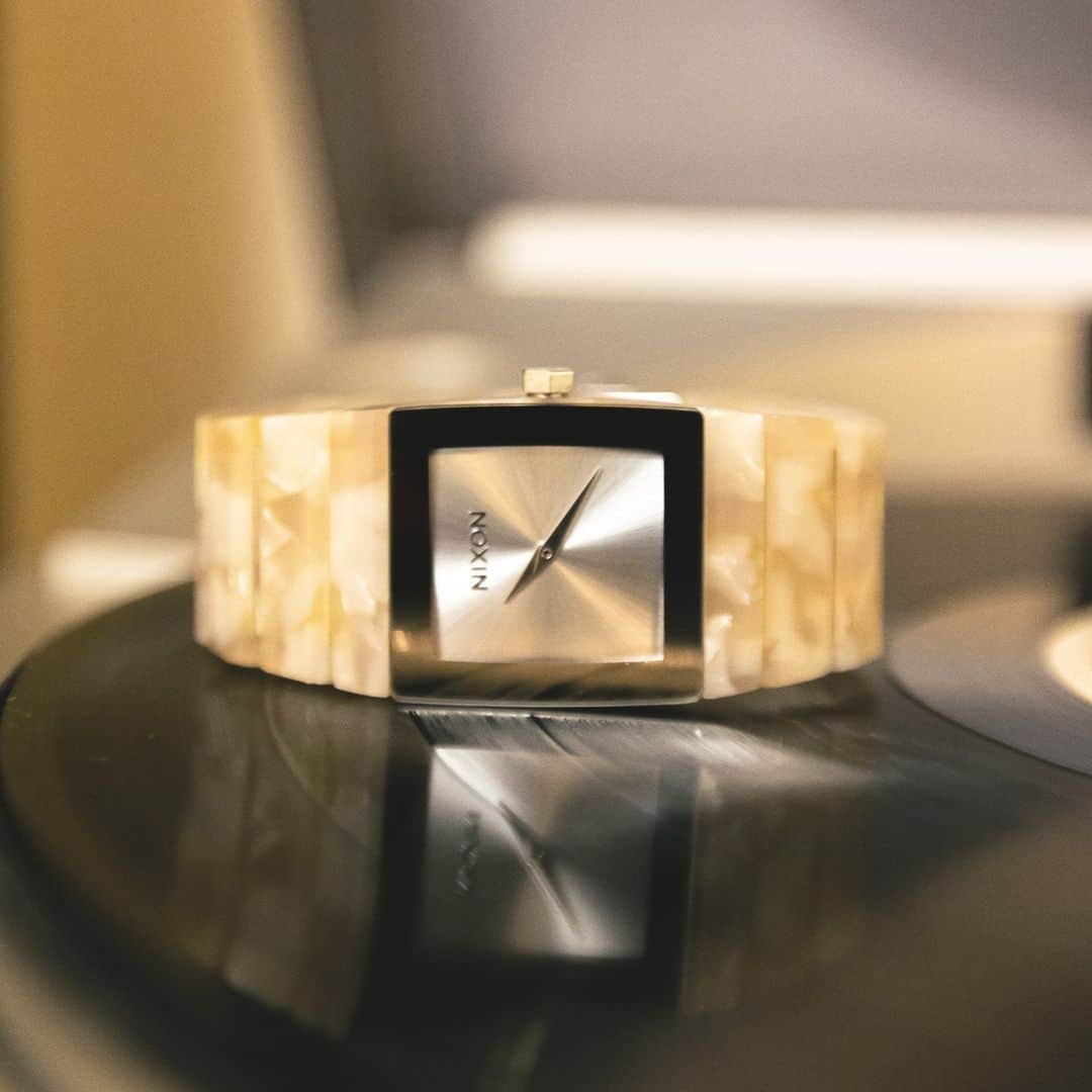ニクソンのインスタグラム：「Forward yet understated, the Lynx speaks for itself. #Nixon #LynxAcetate」