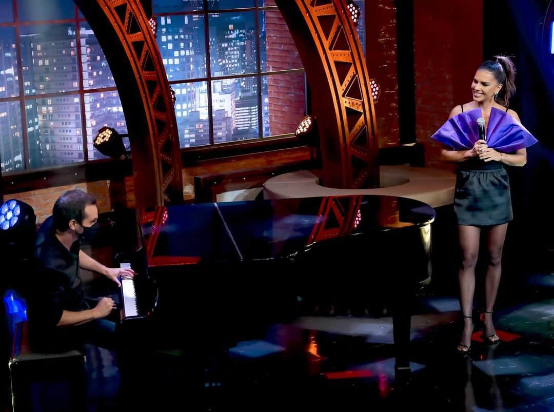 Mariana Riosさんのインスタグラム写真 - (Mariana RiosInstagram)「Preparados pra hoje a noite??? 😱💜 00:40 eu espero vocês no @sbtthenoite ✨ Obrigada @danilogentili você e sua turma são demaisssss!!!!  💜」2月25日 5時14分 - marianarios
