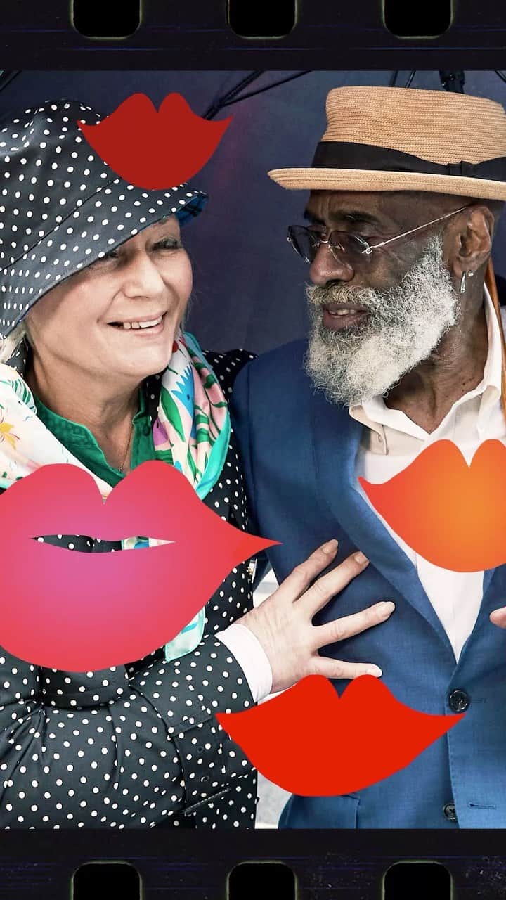 のインスタグラム：「meet clyde & claudine (aka “cookie”), two of the stars of our spring 2021 campaign. they’ve been inseparable for 20 years now. watch to find out what completes them 💙」