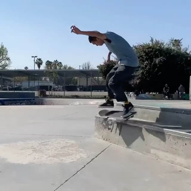 ラカイリミテッドフットウェアのインスタグラム：「Flaco Home Turf 📍 📹 @whosalloverthere  #Lakai #TheShoesWeSkate」