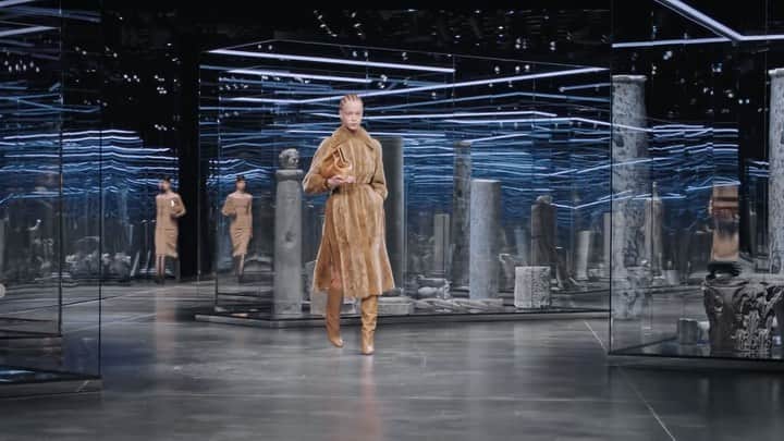 Fendiのインスタグラム：「From up-close details to behind-the-scenes action: go backstage at the #FendiFW21 Women’s Fashion Show.  Artistic Director of Couture and Womenswear Collections: @MrKimJones Artistic Director of Accessories and Menswear Collections: @SilviaVenturiniFendi Jewellery Creative Director: @delfinadelettrez  Design and show production: @bureaubetak Video: @loicprigent Music: @michelgaubert   Styling: @themelanieward  Hair: @guidopalau Makeup: @peterphilipsmakeup Nails: @beautick_official Casting: @shelleydurkancasting   Special thanks to @therealswizzz」