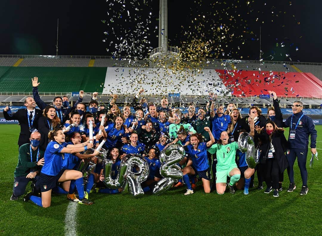 エンポリFCさんのインスタグラム写真 - (エンポリFCInstagram)「🇮🇹 Complimenti ragazze, complimenti @azzurrefigc per la qualificazione a Women’s EURO 2022  𝗘𝗡𝗚𝗟𝗔𝗡𝗗 𝗪𝗘 𝗔𝗥𝗘 𝗖𝗢𝗠𝗜𝗡𝗚!」2月25日 5時22分 - empoli_fc_official