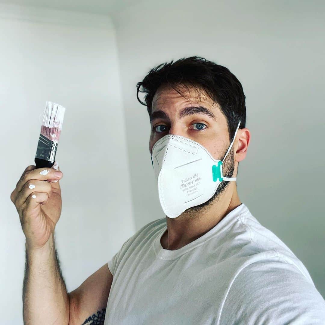 ブラント・ドーハティのインスタグラム：「Getting the nursery ready!! ...sloppily 😂」