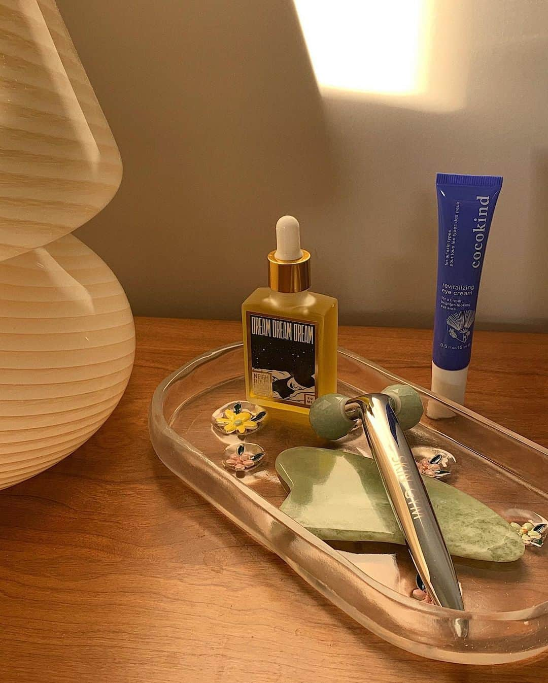 Urban Outfittersさんのインスタグラム写真 - (Urban OutfittersInstagram)「Everything you need for a relaxing at-home facial massage. 🧖‍♀️ Tap to shop! #UOBeauty」2月25日 5時19分 - urbanoutfitters