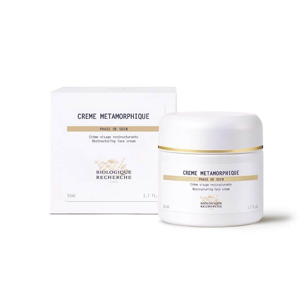 Biologique Recherche USAさんのインスタグラム写真 - (Biologique Recherche USAInstagram)「Are you familiar with our Crème Métamorphique? This intensive cream regenerates the skin, tones the epidermis and redefines the facial contours.   Its formula is enriched with cellular oligopeptide and papain to ensure the skin stays healthy and toned. Day after day, the contour of your face will visibly appear toner, smoother and more defined. Recommended for all Skin Instants, this anti-aging treatment is especially ideal for sagging, toneless and devitalized Skin Instants. Enjoy a brightened complexion and natural radiance!  #wellnesswednesday #skincare #facecare #facecream #crememetamorphique #biologiquerecherche #buildingbetterskin #FollowYourSkinInstant」2月25日 5時24分 - biologique_recherche_usa