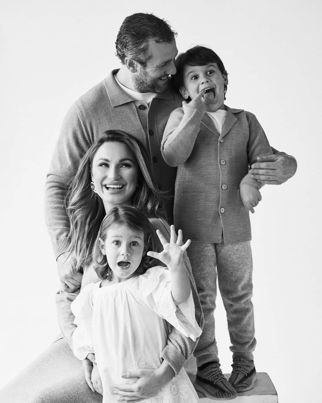 サム・フェアーズのインスタグラム：「Over 6 years filming our family journey ✨ So grateful for our loyal followers 🙏 wow it only feels like yesterday I was pregnant with little Paul filming baby scans 🥲  Series 9 let’s go 🎉 x」