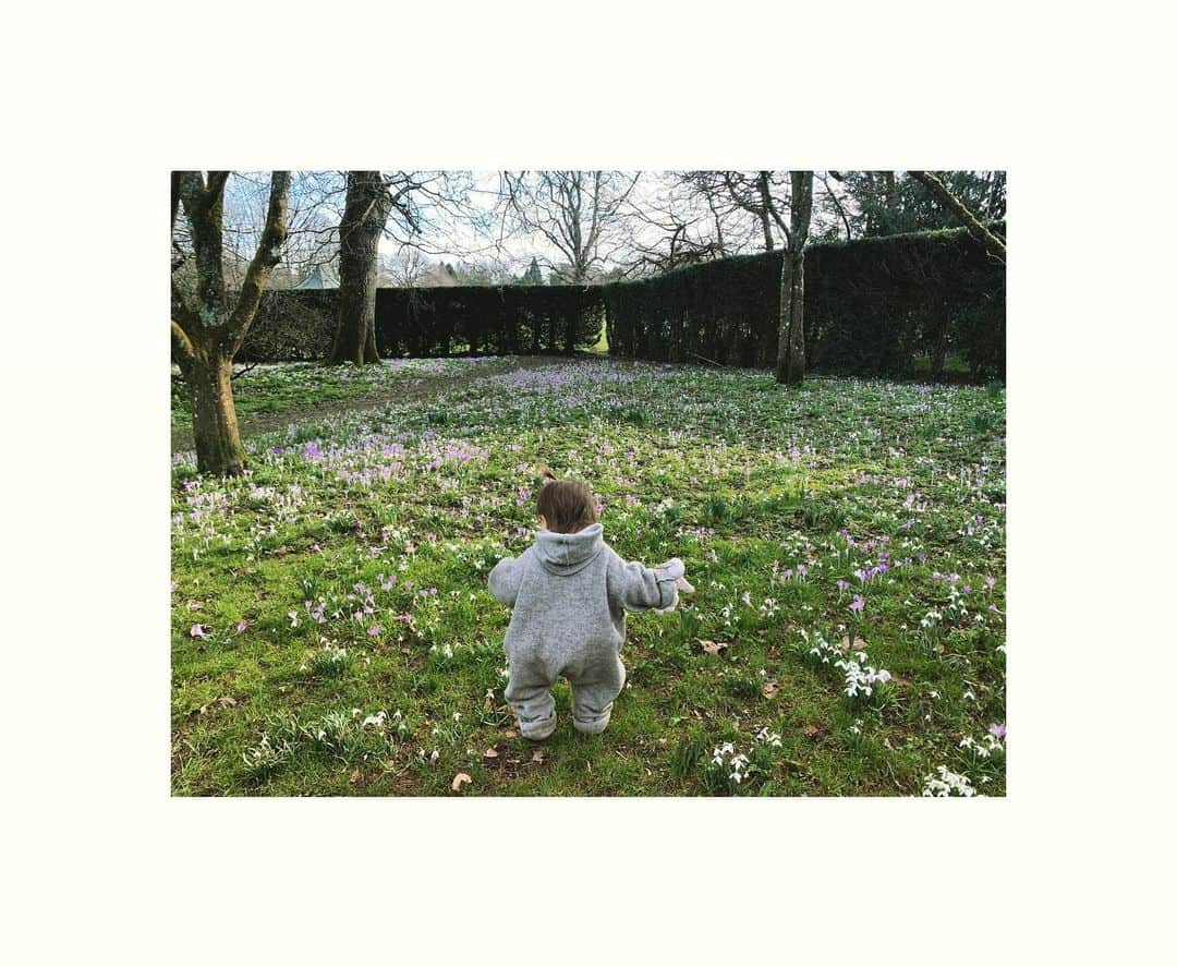 ダイアナ湯川のインスタグラム：「Another dimension to today’s milestone... spending some special time with this amazing girl. So very blessed to have these girls in our lives ❤️ . . . . #daughter #babygirl #specialtime #blessed #family #love #happiness #blessed #springiscoming #flowers #memories #childhood #motherhood」