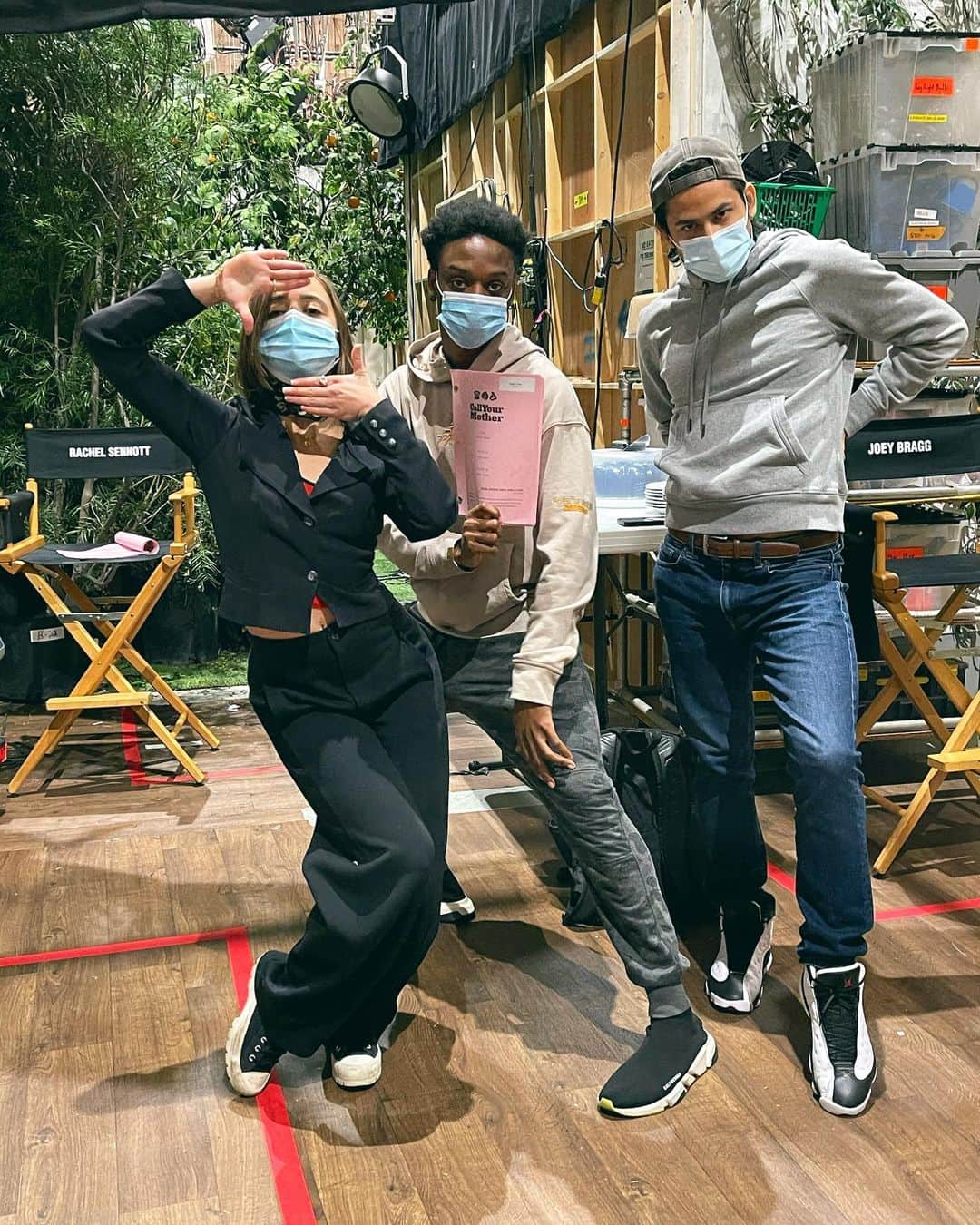 ジョーイ・ブラッグのインスタグラム：「New episode of Call Your Mother tonight with this attractive group of Hollywood elites. 9:30 tonight and on HULU tomorrow! #CallYourMother」