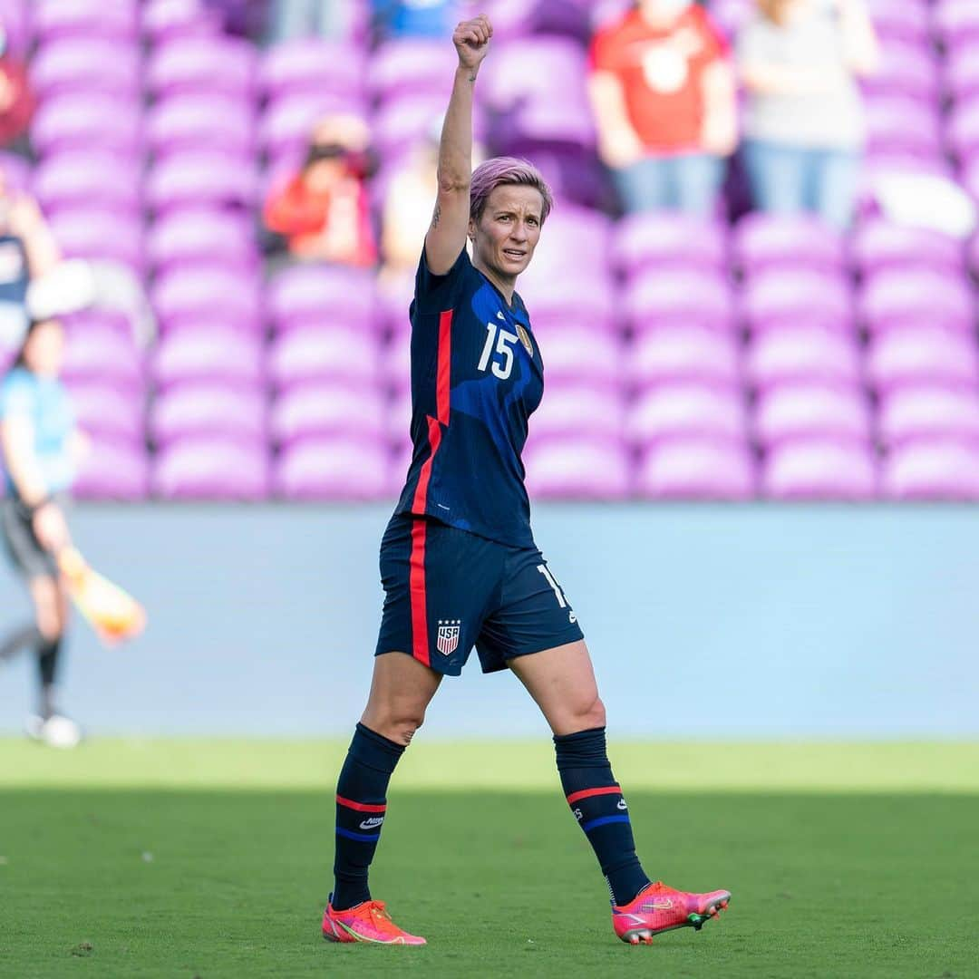 ミーガン・ラピノーさんのインスタグラム写真 - (ミーガン・ラピノーInstagram)「Scoring a goal in front of your Momma 👍🏼 💋」2月25日 5時41分 - mrapinoe