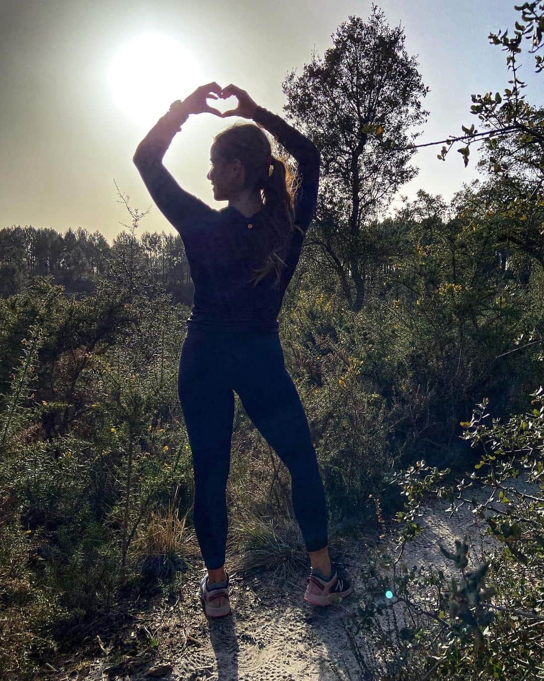 ジョアン・ディファイさんのインスタグラム写真 - (ジョアン・ディファイInstagram)「Appreciating the time I can spend in nature 🌱 I kinda take it for granted sometimes because it’s part of my routine but every time I have to be away from it, I feel so bad in my skin... thank you Mother Nature to take care of us 🙌🏾」2月25日 5時44分 - johannedefay