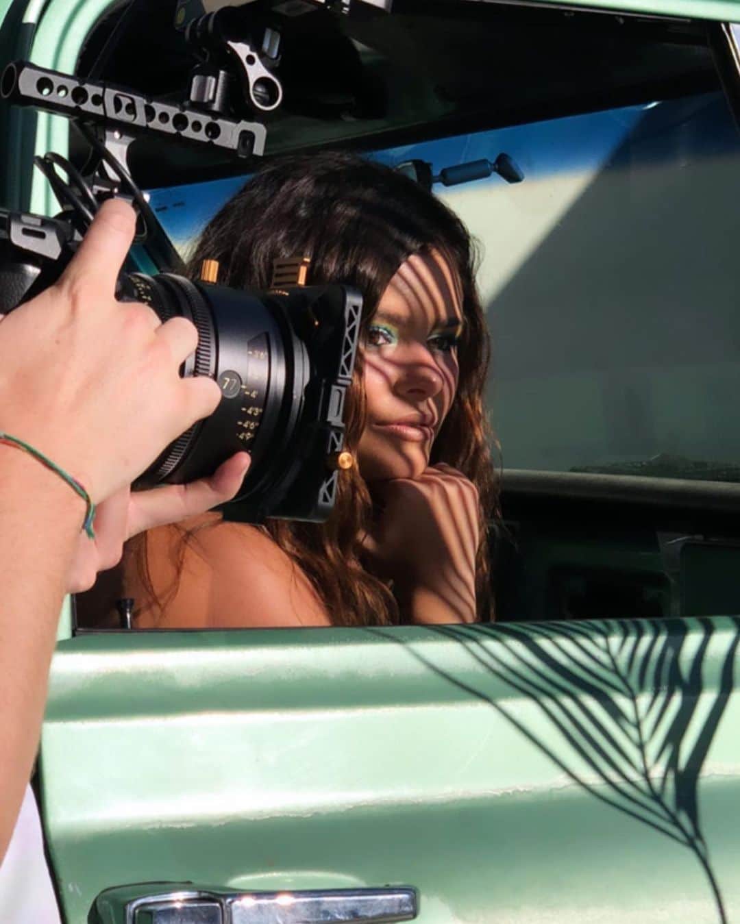 ジャッキー・リーのインスタグラム：「When the crew throws the right kinda shade 😍」