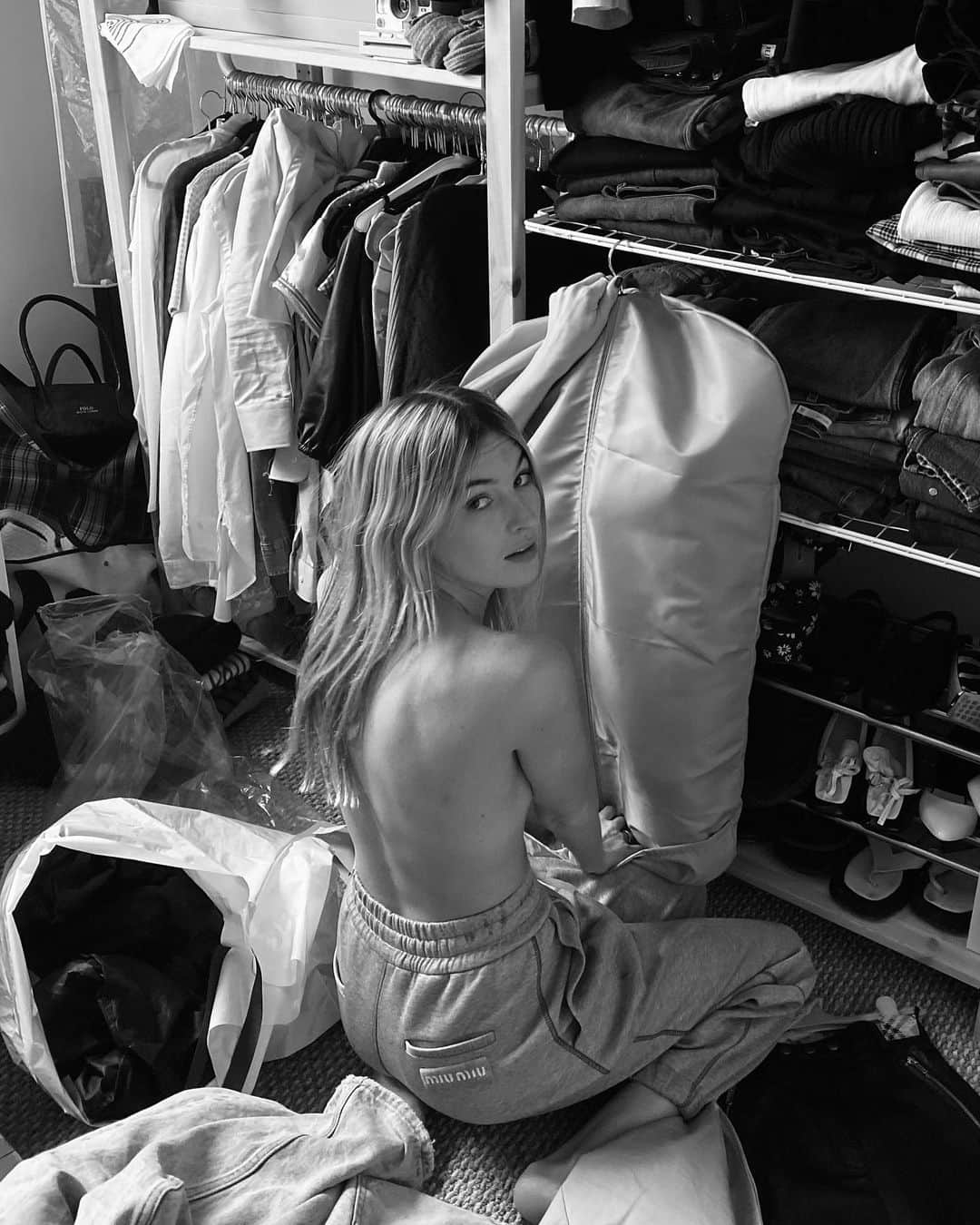 Camille Charriereさんのインスタグラム写真 - (Camille CharriereInstagram)「When you’re like i have nothing to wear LOL. And nowhere to go LOooOL... fetch the popcorn the digital fashuuuns are here」2月25日 5時52分 - camillecharriere