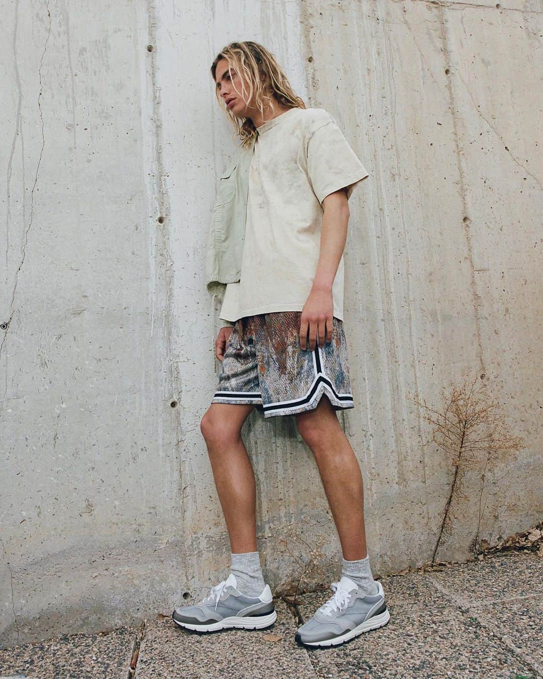 ジョン エリオットのインスタグラム：「Game Shorts in Crash 🛸 styled with the Edition One Runner in Cool Grey and Fossil University Tee.   Game Shorts and Tee available tomorrow.」