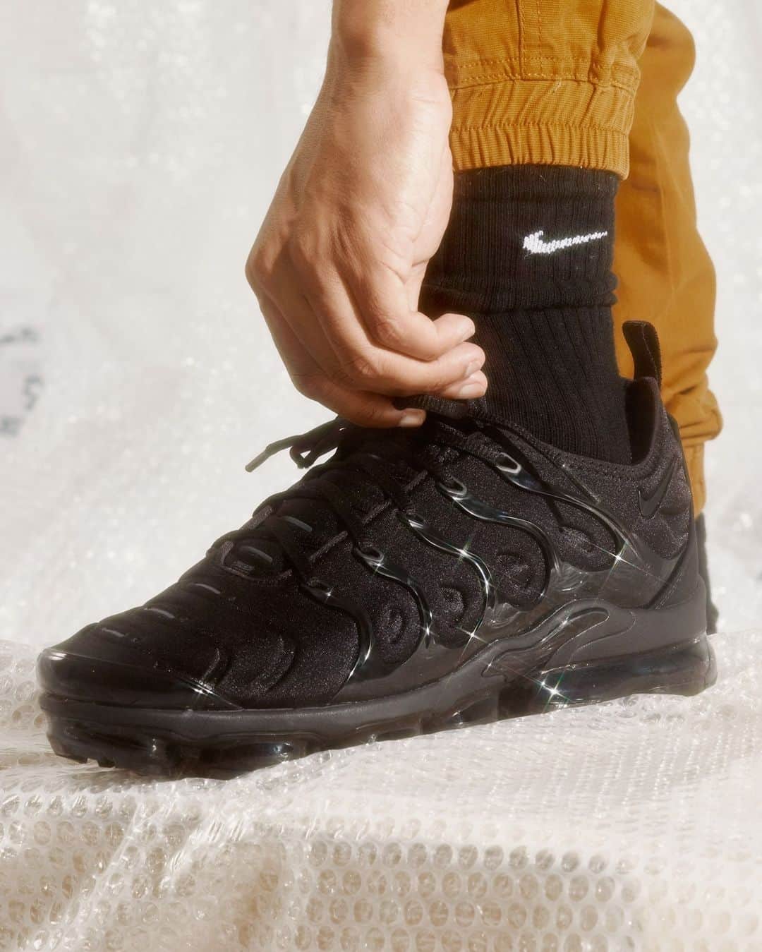 Foot Lockerさんのインスタグラム写真 - (Foot LockerInstagram)「Air Max Everyday. ☁️ Cop the #Nike Vapormax Plus online & in-store. #discoveryourair」2月25日 6時09分 - footlocker