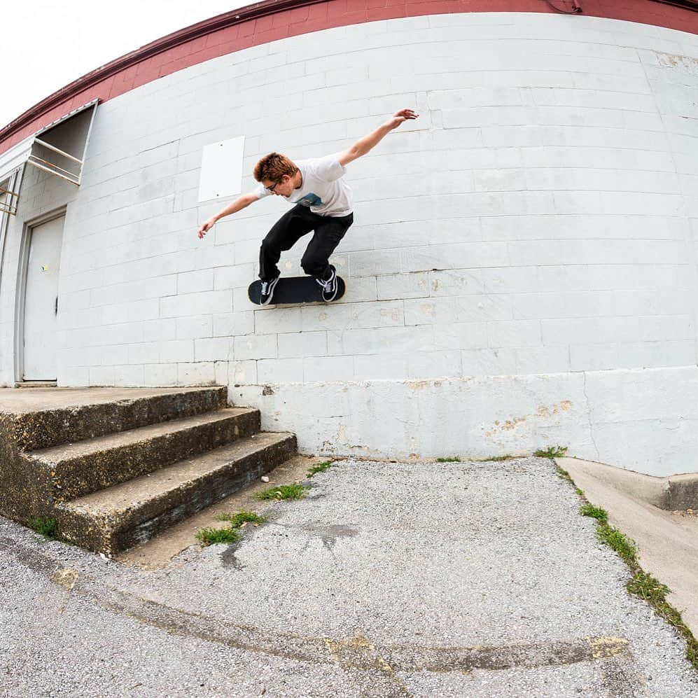 Vans Skateさんのインスタグラム写真 - (Vans SkateInstagram)「🎂Happy 21st Birthday to our dude @DiegoToad. Hope the day and the year both treat you well!  📷: @Burnout #wcw #wowcoolwallride」2月25日 6時12分 - vansskate