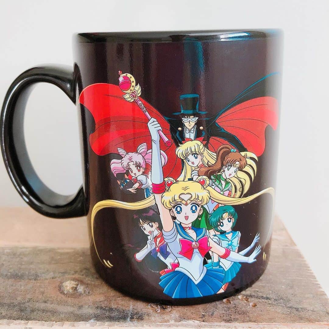 Sailor Moonさんのインスタグラム写真 - (Sailor MoonInstagram)「✨🌙 I’m not done obsessing my heat changing Sailor Moon mug from @boxlunchgifts!! It’s so pretty! I’ve been using it a lot! 🌙✨  #sailormoon #セーラームーン #mug #boxlunchgifts #tea #coffee」2月25日 6時40分 - sailormoon_sc