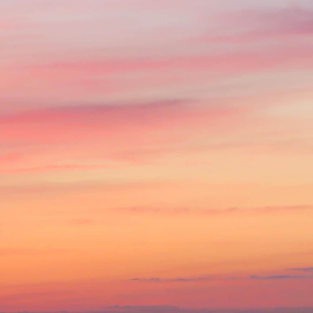 竹井亮介のインスタグラム：「2021年2月25日。 同じ時間に角度を変えて。 #今朝の色  #空」