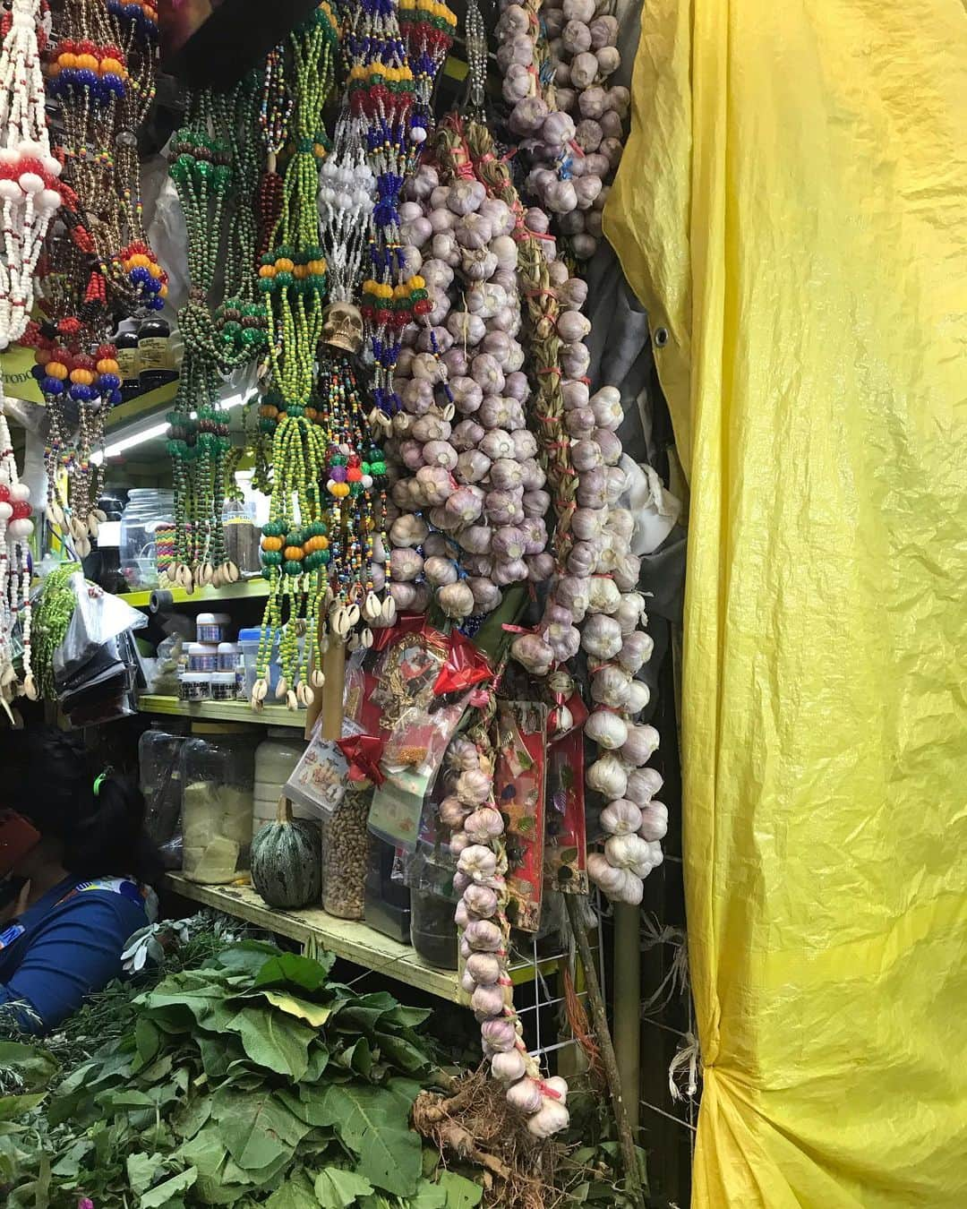 トームさんのインスタグラム写真 - (トームInstagram)「Natural beauty and other stories at the Mercado Brujeria WITCHES MARKET #MercadoSonora #MexicoCity」2月25日 6時53分 - tomenyc