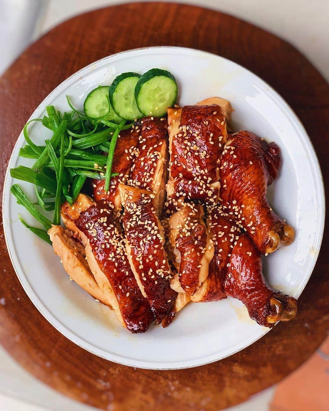 Lee Kum Kee USA（李錦記）さんのインスタグラム写真 - (Lee Kum Kee USA（李錦記）Instagram)「Chinese Roast Chicken is an instant hit at any meal! Use Lee Kum Kee Panda Brand Cooking Soy Sauce for your marinade and get to cooking! Dish by @nibblesonmars」2月25日 7時03分 - leekumkeeusa