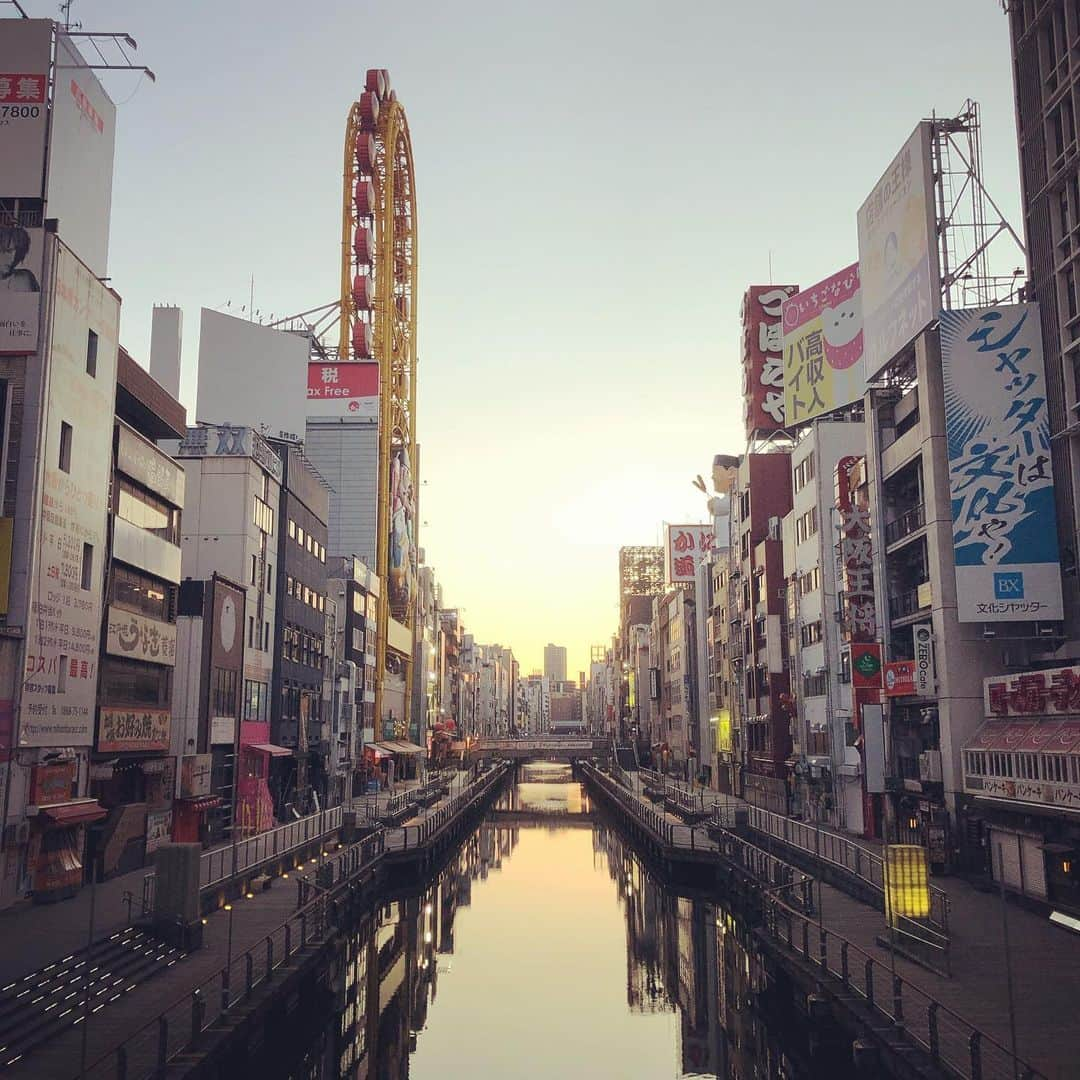 橋本塁さんのインスタグラム写真 - (橋本塁Instagram)「おはようございます！ 大阪朝ラン10km終了！ 今日も晴天で走りやすかったです！ 心身ともに健康で。 サウシュー写真展vol16大阪初日！11時から19時まで！会期中はずっと居ます！ #stingrun #朝ラン #玉ラン #adidas #adidasultraboost  #run #running #ランニング　#心身ともに健康に #大阪　#心斎橋　#365日間10kmラン　#365daysrunning」2月25日 7時10分 - ruihashimoto