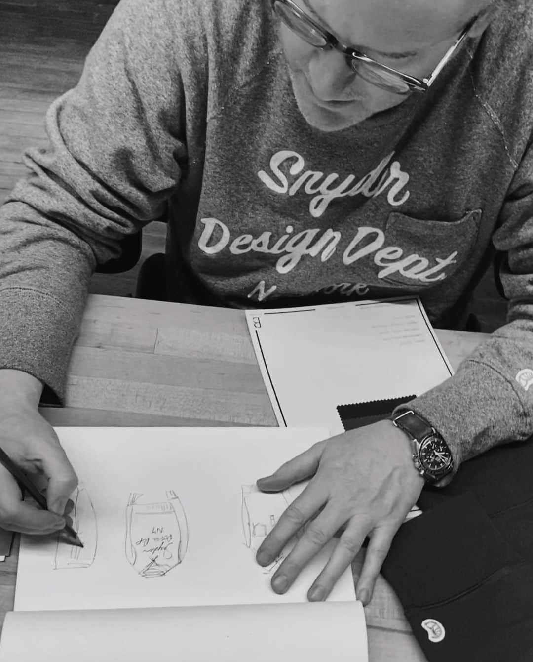 トッドスナイダーのインスタグラム：「Scholarship Opportunity❗️Calling all Fashion & Design Students! We don’t want you to miss out on the opportunity! Head to the link in bio read my interview with @autotypedesign, and to apply for the Autotype x Todd Snyder Scholarship.  You can also shop the exclusive TSxAutotype Collection. ⁠ In addition to Tees and Fleece designed exclusively for Autotype, we are selling an 8-piece capsule collection of one-of-a-kind, straight from the runway pieces. ⁠ ⁠ 100% of proceeds from the runway pieces will fund scholarships in fashion design.  #ToddSnyder #TSScholarship #TSxAutoTypedesign #AutoTypedesign #scholarship」