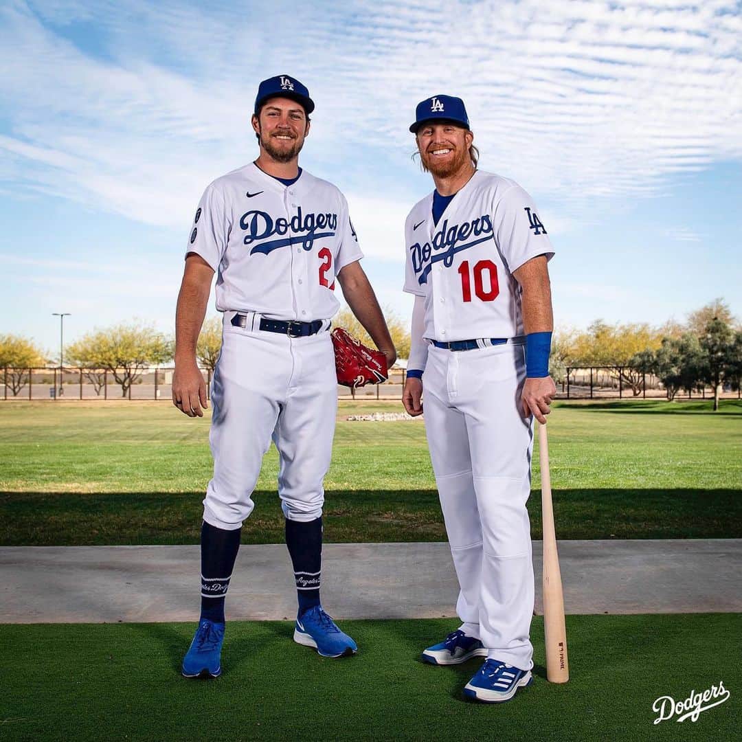 Los Angeles Dodgersさんのインスタグラム写真 - (Los Angeles DodgersInstagram)「Photo Day with the new kid on the block.」2月25日 7時17分 - dodgers