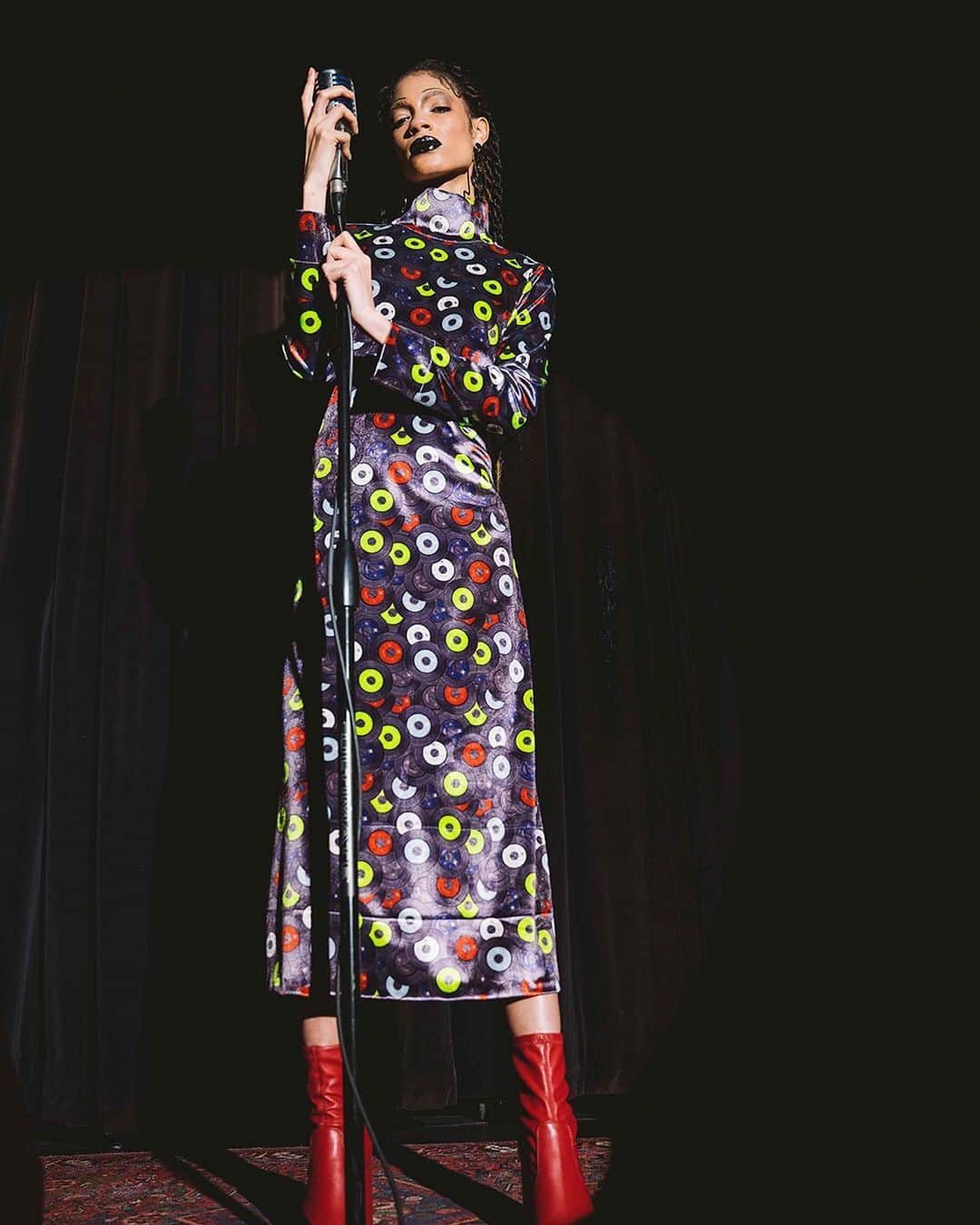 Fashion Weekのインスタグラム：「@marrisawilsonny puts a modern touch on jazz-age style with the "To Be Black and Female" collection, inspired by art deco, jazz, cubism and women's empowerment. Watch the #NYFW presentation on nyfw.com now.」