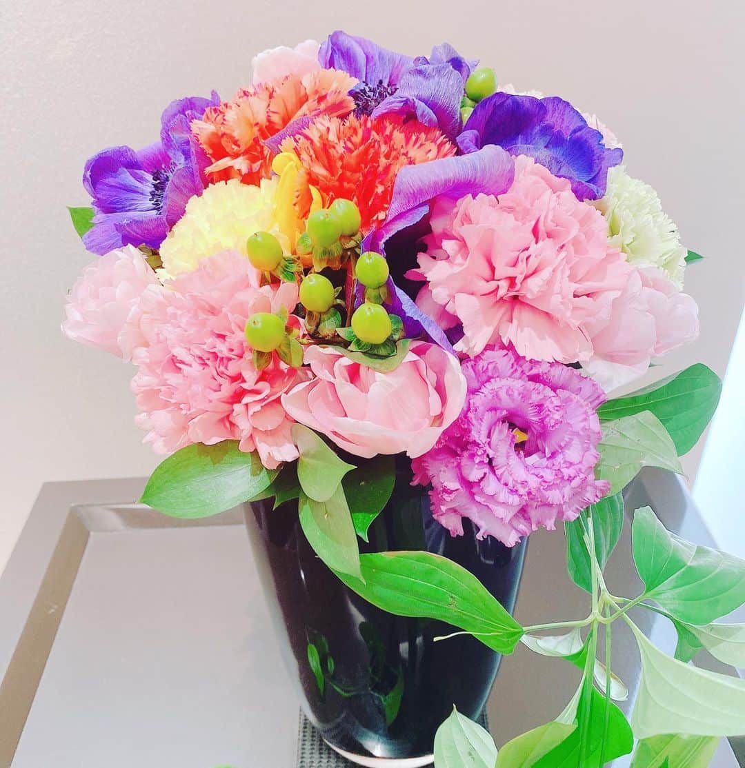三浦泉さんのインスタグラム写真 - (三浦泉Instagram)「* ♩.:*・♪・*:.♬.:*・♩*:.♬.:*・♩・♪:.♬ 　心癒されるステキなお花を発見💕  お花からのパワーは絶大なものです🌷🌹🌸🌼💐  *  ♩.:*・♪・*:.♬.:*・♩*:.♬.:*・♩・♪:.♬ #お花 #flowers  #癒しの空間」2月25日 7時34分 - princessizu1201
