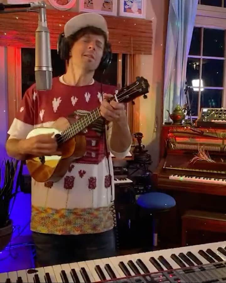 ジェイソン・ムラーズのインスタグラム：「ICYMI: Watch the Lalalalovestream now on YouTube ▶️ (link in bio)」