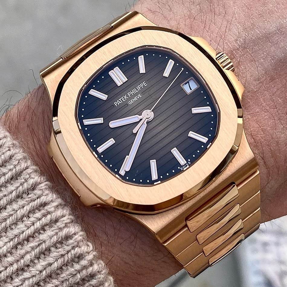 Daily Watchさんのインスタグラム写真 - (Daily WatchInstagram)「Wristshot with the rose gold Patek Philippe Nautilus Ref 5711/1R 🔥 Photo by @globalwatchlove」2月25日 7時56分 - dailywatch
