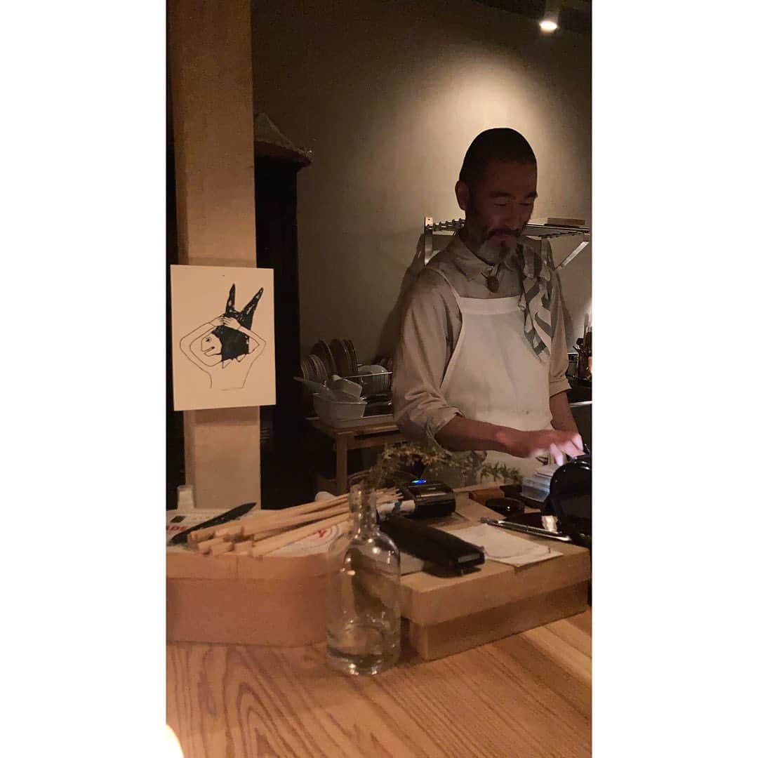 journaleatripのインスタグラム：「Life is about the people you meet and the things you create with them.  何だか元気をもらいました。 しんちゃんにはじめて 逢ったのは10年ちょっと前。大好きな友人の大事な人として紹介された。 その時私はものすごい質問責めにあったのを思い出した。今は私が質問責めにしたい気もする。 この10年は大きいなぁ。 そしてこれからはもっと長く、そして明るい道が続く気がする。 ご馳走様でした。」