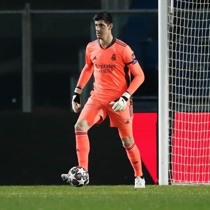 ティボ・クルトゥワのインスタグラム：「Ésta victoria es sólo la mitad del camino pero estoy muy contento por lo conseguido hoy! #HalaMadrid」