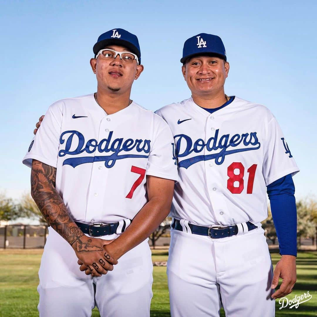 Los Angeles Dodgersさんのインスタグラム写真 - (Los Angeles DodgersInstagram)「Your Champs on Photo Day.」2月25日 8時05分 - dodgers